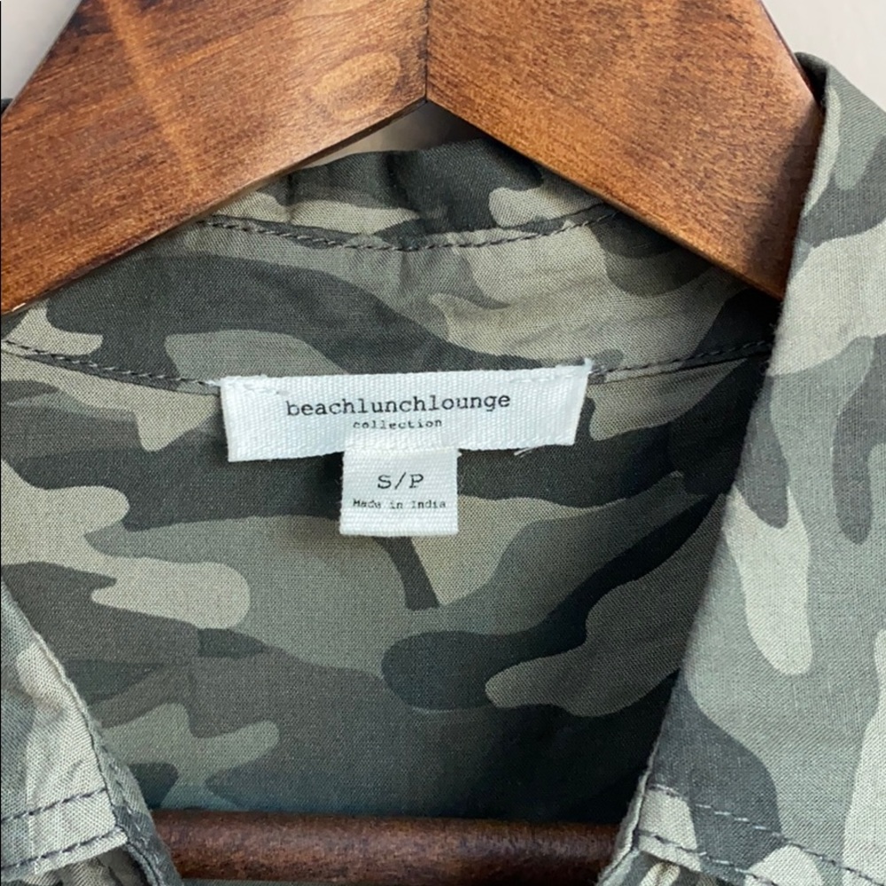 BeachLunchLounge Alana Camo Button Down S - Picture 5 of 6